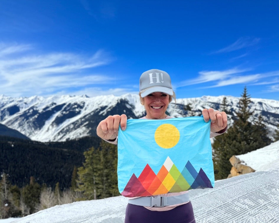 Medium zipper pack in mountain brights