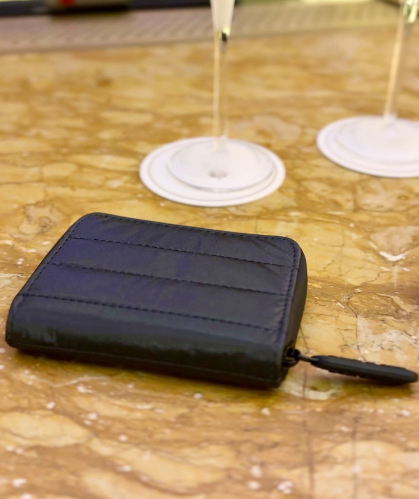 Puffer zipper wallet, shimmer black