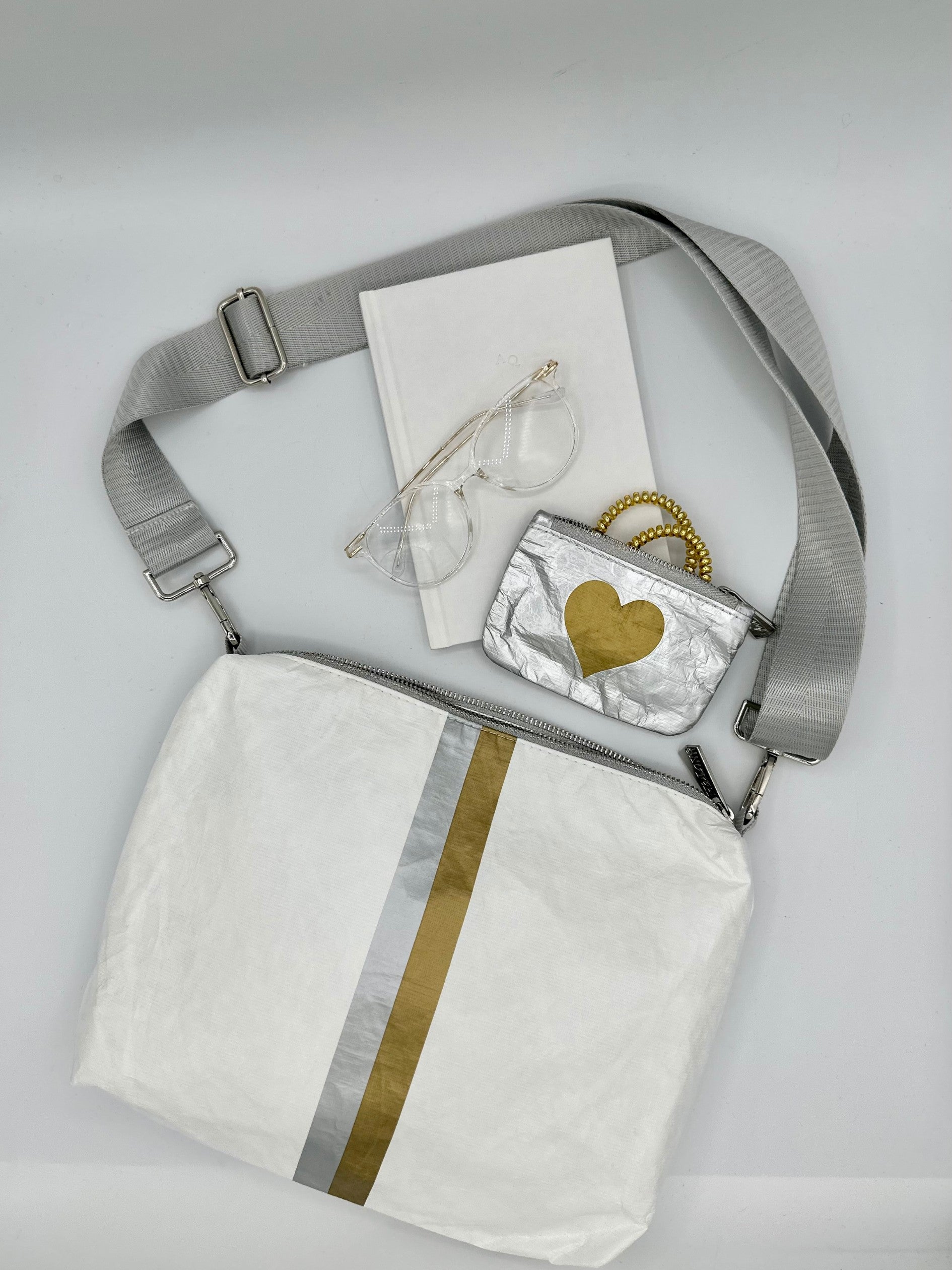 Crossbody purse in shimmer white with silver and gold stripes