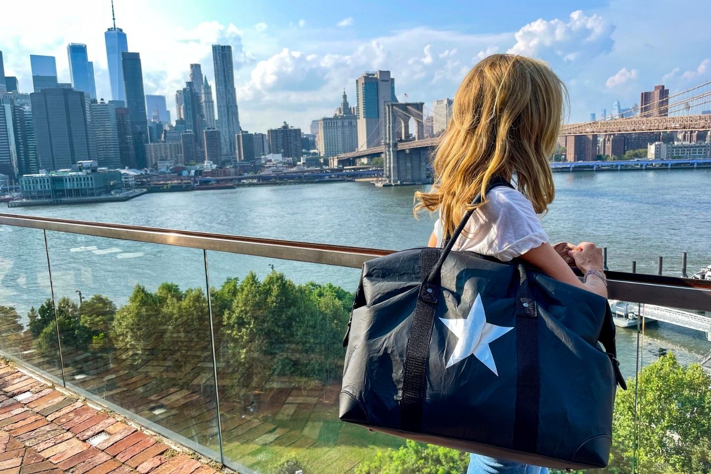 Weekender duffel in black with silver star