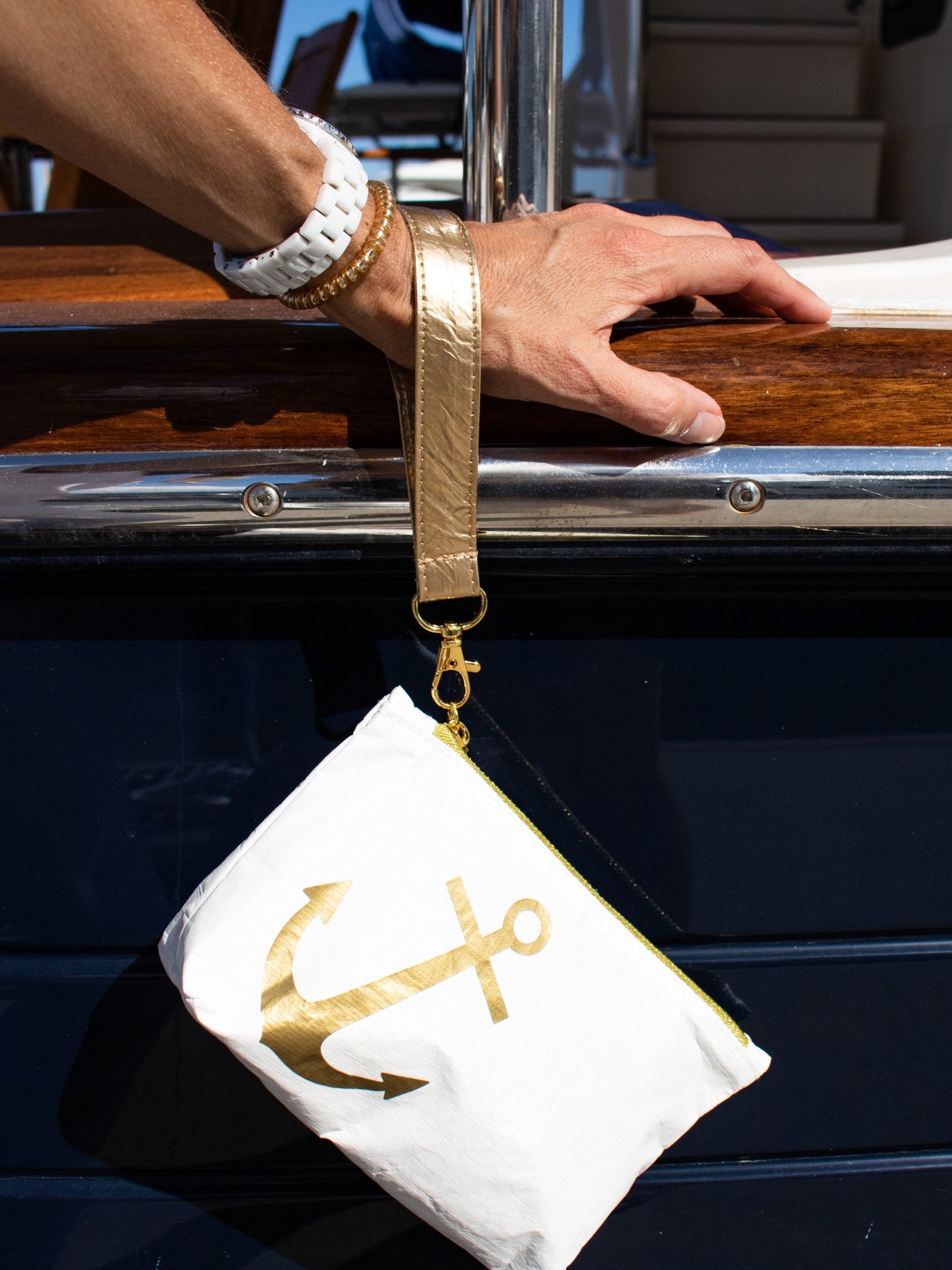 Zipper wristlet in white with gold anchor