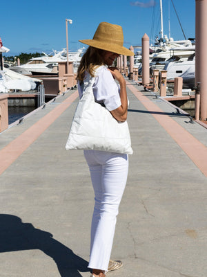 shoulder bag in shimmer white with knot handle
